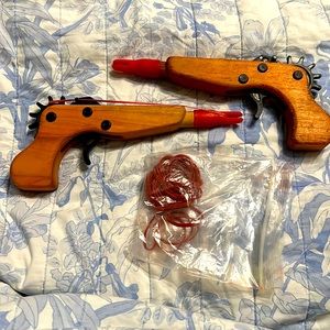 Lot of 2 Toy Rubber Band guns 🔫